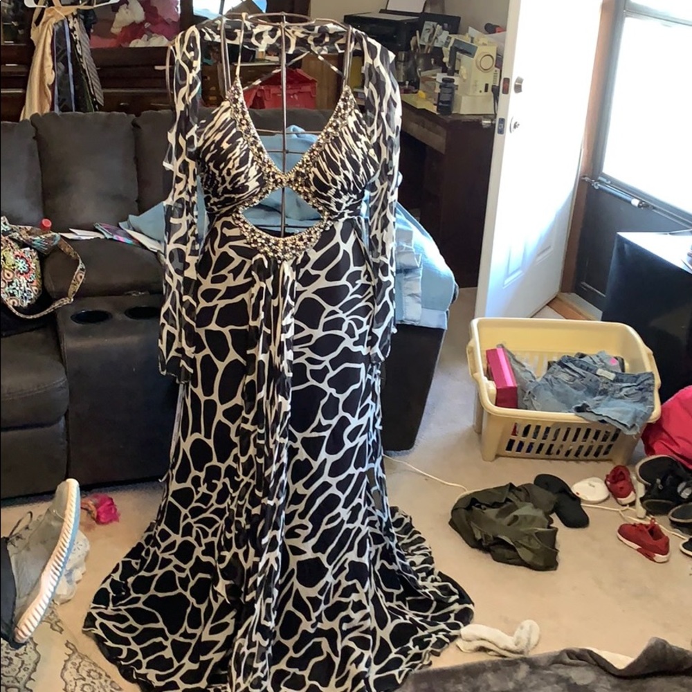 TERANI FORMAL - Picture 2 of 5